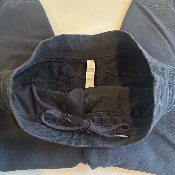 ❌SOLD❌ Scuba High-Rise Cropped Jogger + Black Sz 12 - Lululemon - Picture 4 of 7